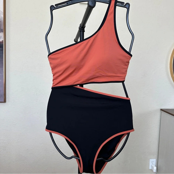 Victoria‎ Secret Cutout One-Piece Swimsuit NWOT color block - Picture 3 of 11